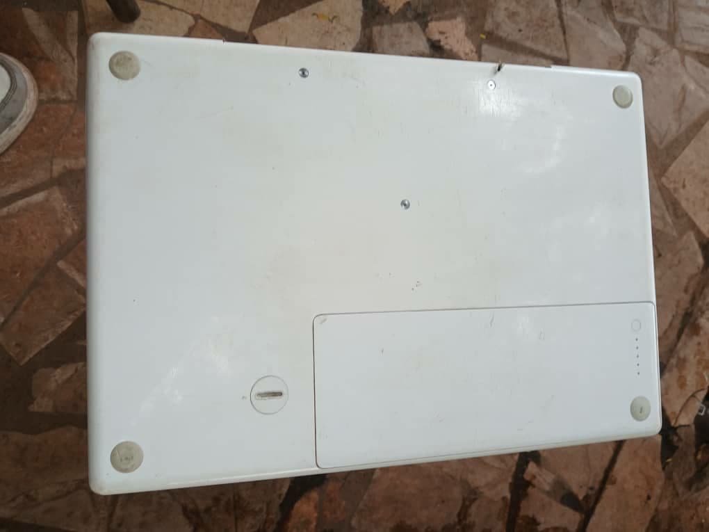 Blanc plastique box with metal