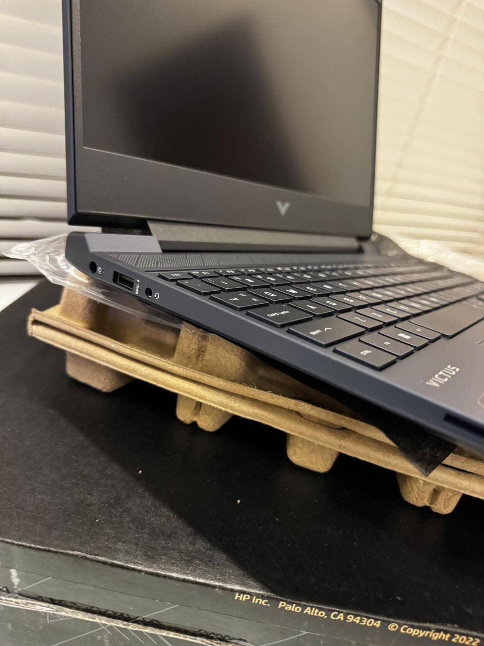 Ordinateur portable ordinateur posé top - Image principale