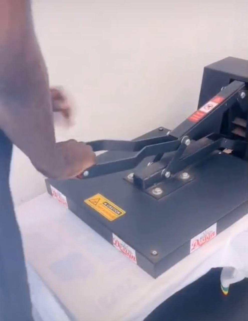 Quelqu’un vend t’il cette machine ici?