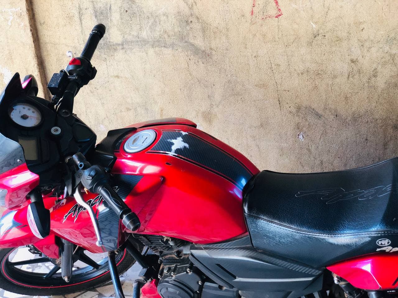 TVS APPACHE, RTR 160 à vendre
Intéressé contactez 76 46 85 94