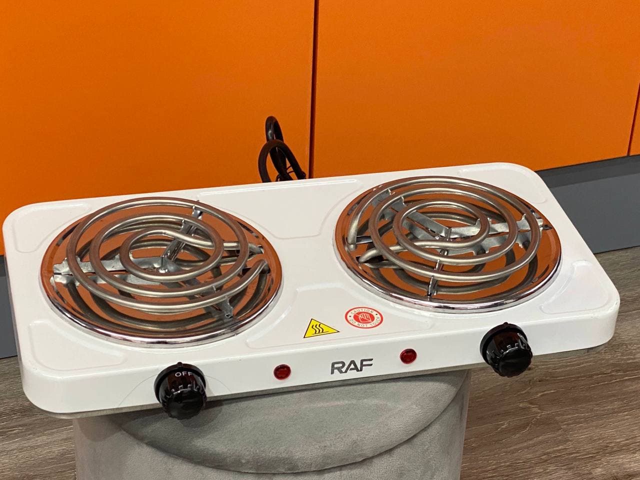 Cuisinière électrique à double brûleur qui peux être réglé jusqu’à 5 niveaux de température pour un