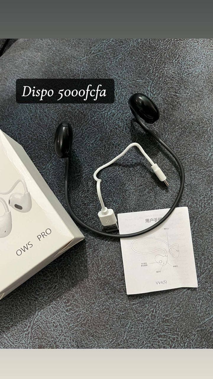 Box with pair headtéléphones and