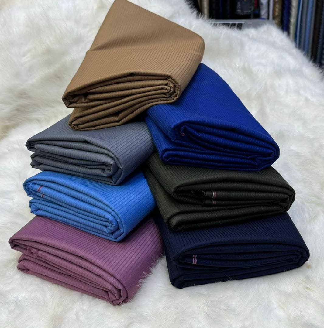 Pile folded blankets blanc fur