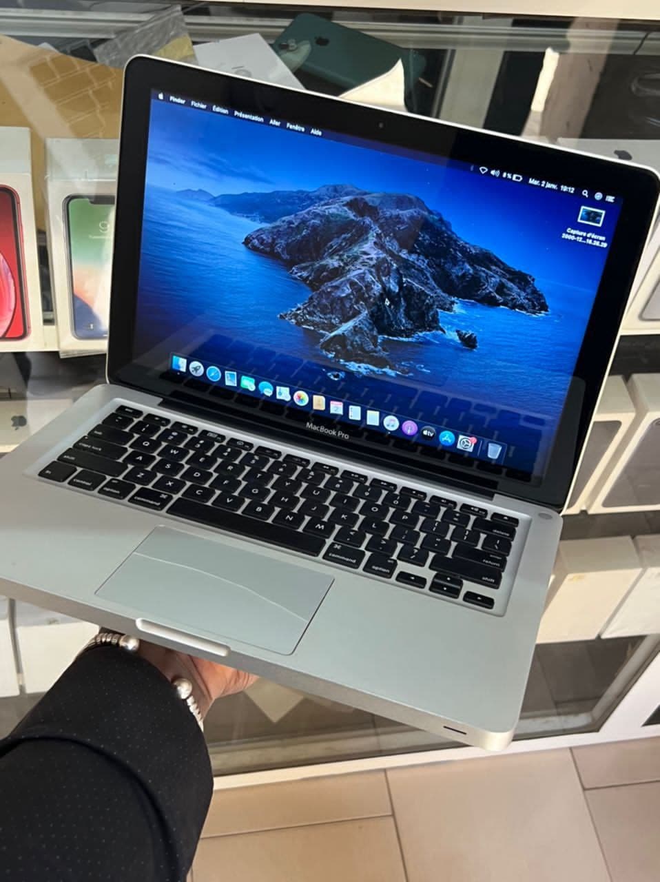 -MacBook pro core Duos 2
Mémoire 250Go Disque SATA, Ram 4 1067 Mhz DDR3
Écran intégré 13,3 pouces (1