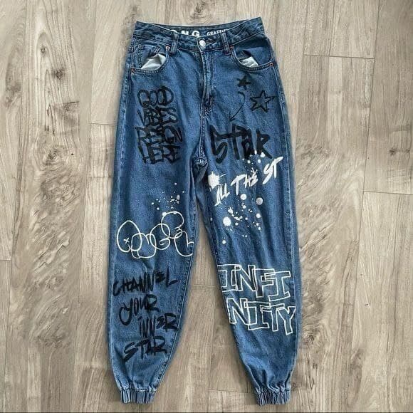 Disponible, mon whatsapp 94 00