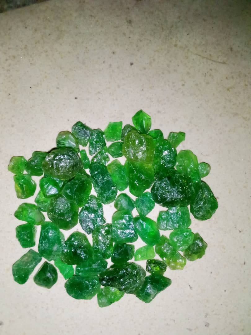 Contacte moi pour discuter une affaire gagnant.
J'attends une personne possedant ces pierres.