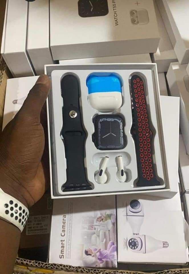 Smartwatch t55 pro max avec écouteur Bluetooth 27500f info au ou livraison possible