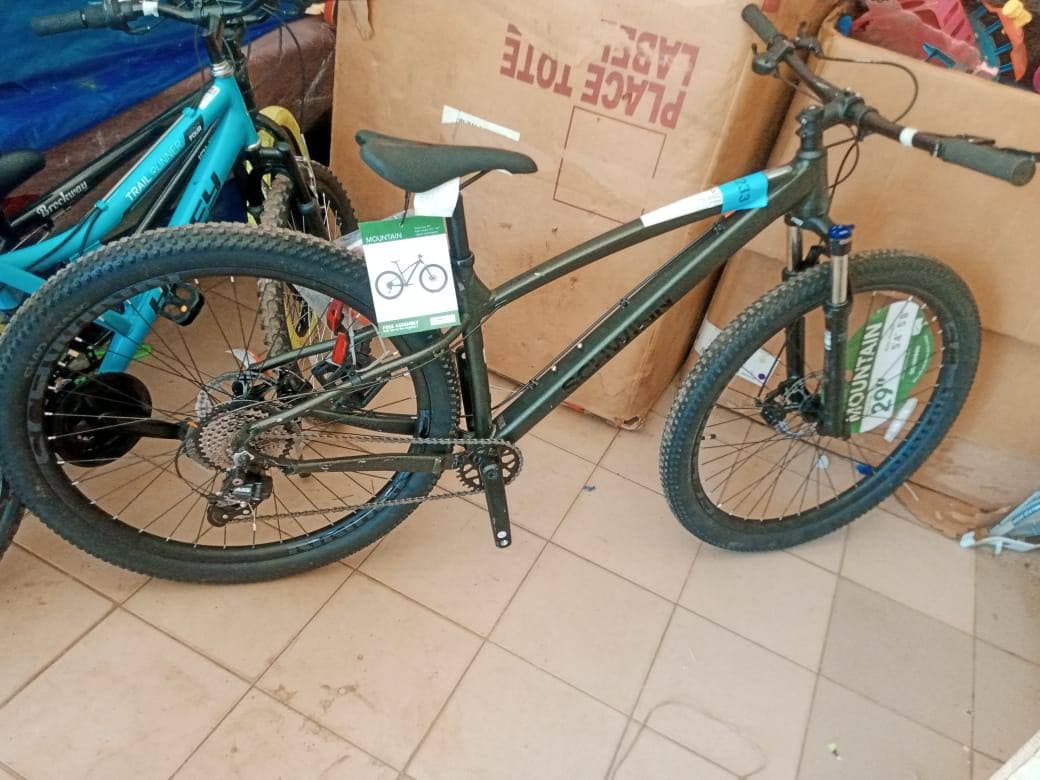 Velo taille 29 pouce non utilisé les intéresse peuvent me contacter en inboxe prix 200mille à discut