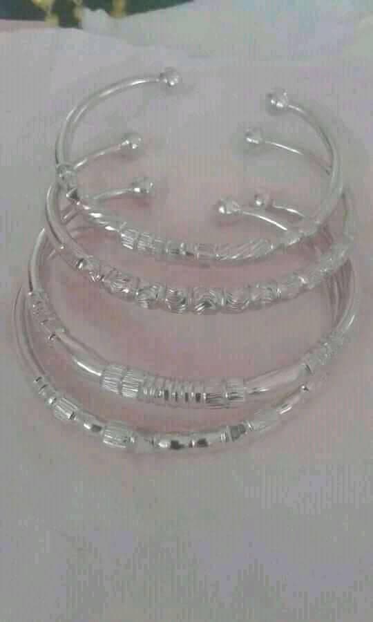 Pour tous vos besoins de bijoux et bracelets en or et en argent