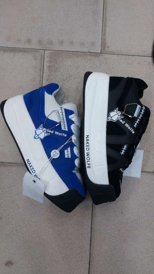 Bonjour à tous. Jeannot Fils chaussures, on fait dans la vente en gros et en détail des chaussures n