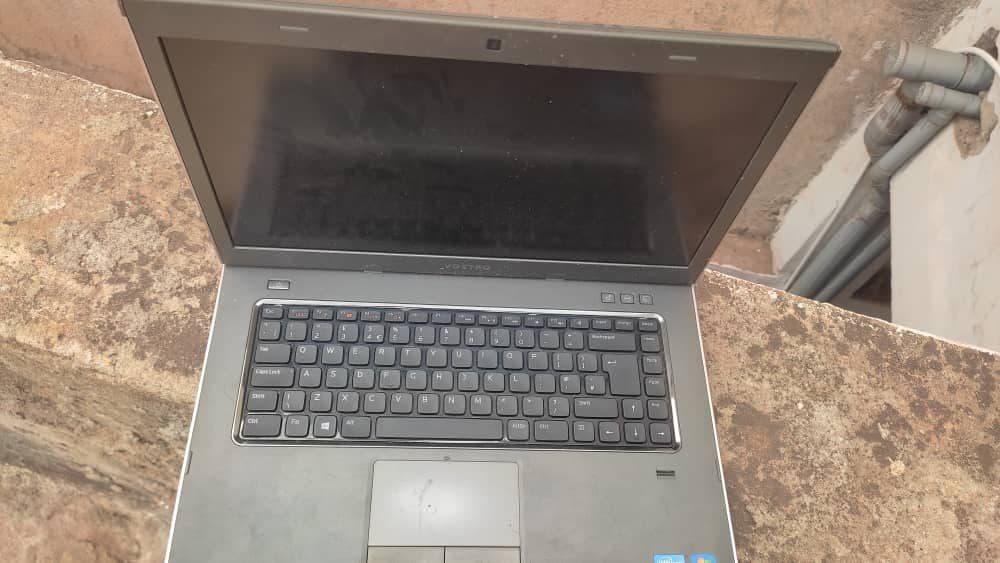 Dell vostro 👨💻
Core i7 3ème generation 😱
Memoire 500Go👌
Ram 8Go ❤️
Prix 80 000F 👍
Venez en ib