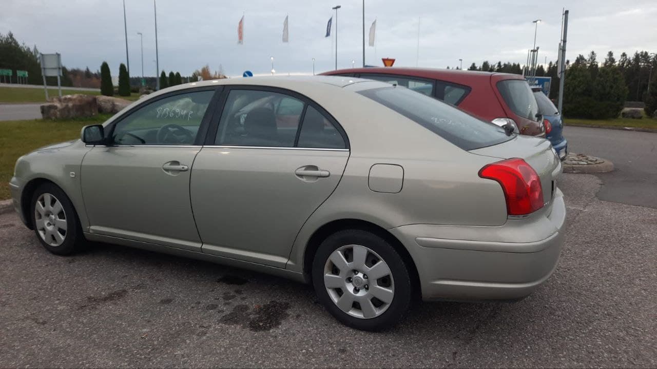 Avensis nouveau 2005
5.000.000 f tout fini à discuter
Et 3.700.000 f tu payes l'affaire économique