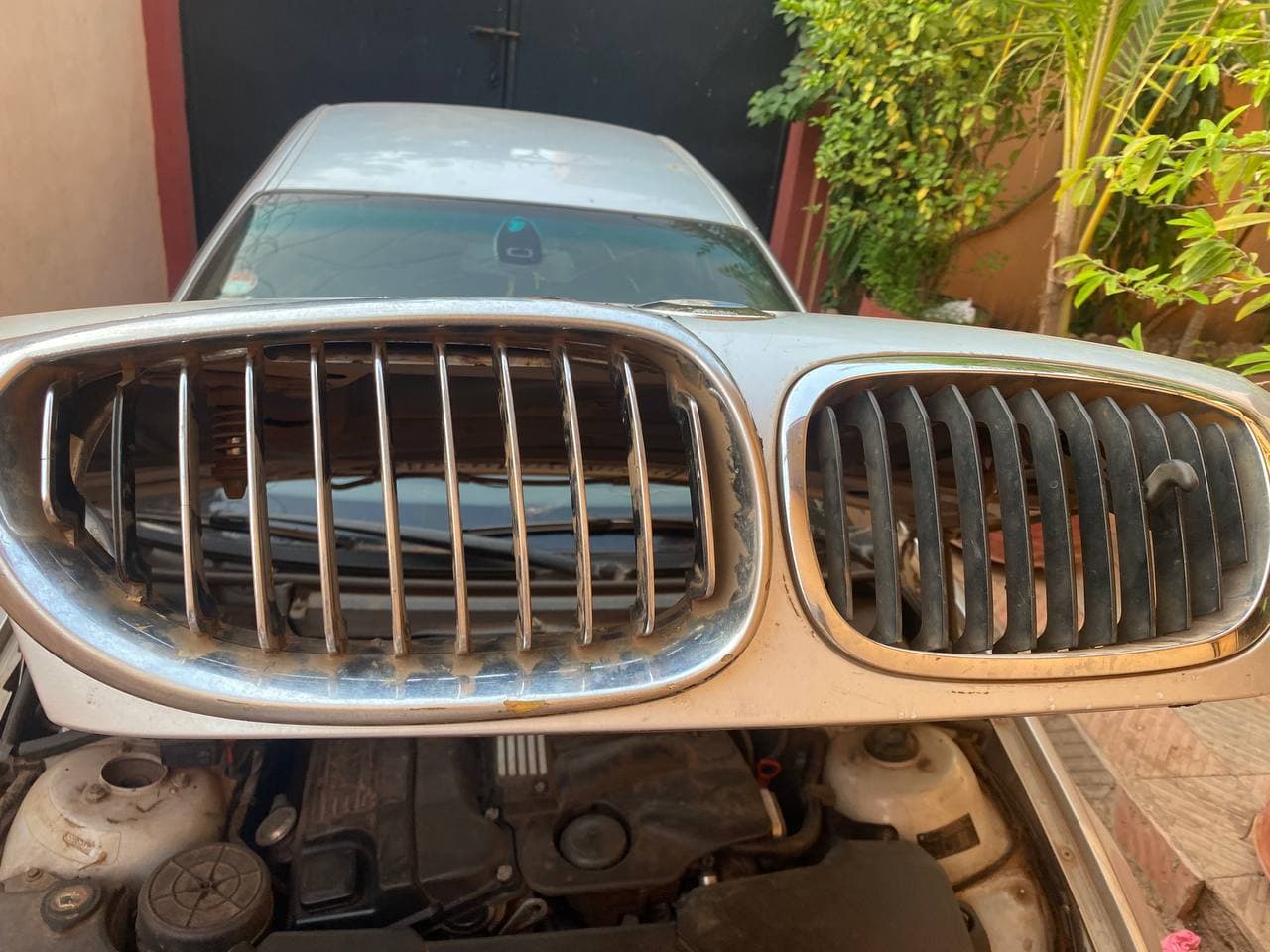 Bonjour 👋 je cherches cette pièces calendrier pour BMW e46 deux pour portière côté droite