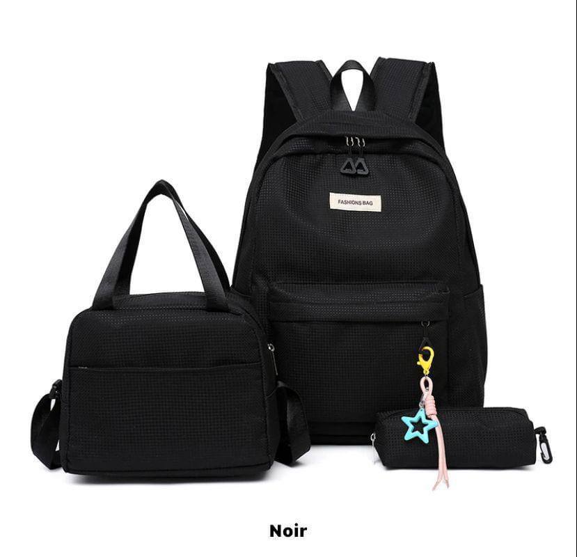 Il y a des sacs aussi à vendre en cas de besoin contacter moi en privé