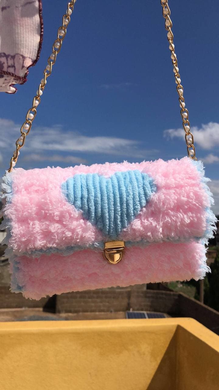 Sac à laine fait main disponible à 9000fr seulement
WhatsApp