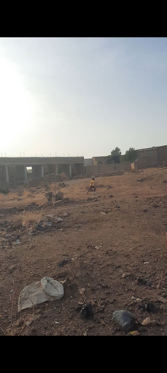 TERRAIN À VENDRE À SAMÉ KOULOUNIKO PLATEAU 15/10
PRIX : 4.000.000