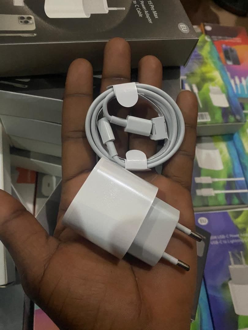 CHARGEUR IPHONE ET SAMSUNG 3000FR ORIGINAL LIVRAISON GRATUITE A BAMAKO
+223