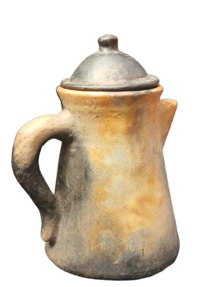 Bonjour.
Pour vos commandes.
Chaises en cornes de bœufs et calebasses : 500 000 fcfa
Tajine : 500