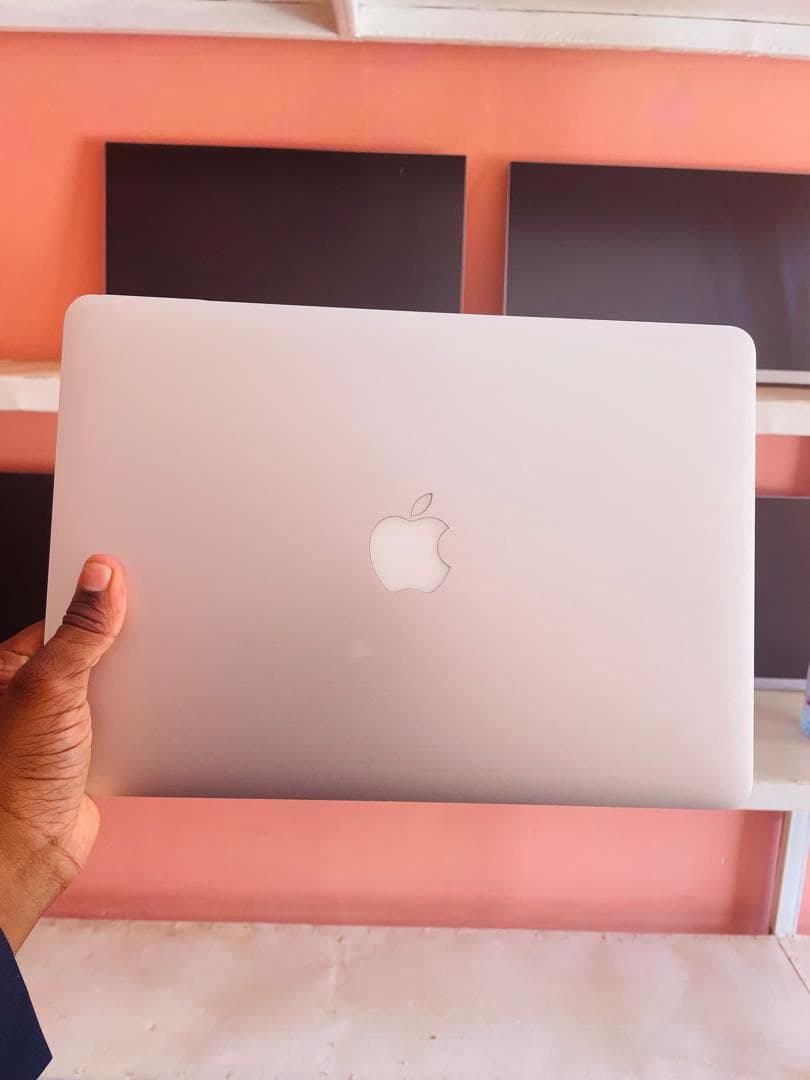 🟧Fabricant Mac
🟧Produit MacBook Air 2015
🟧Processeur : Core i5
🟧Ram : 8 GO
🟧Disk dure : 128 GO