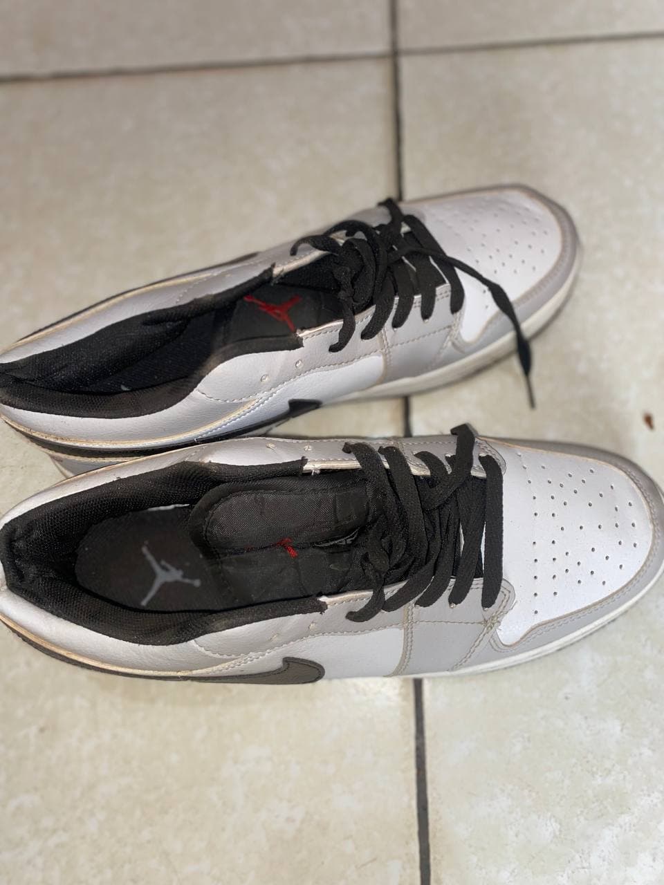 Une paires de baskets pointues 45 à vendre
