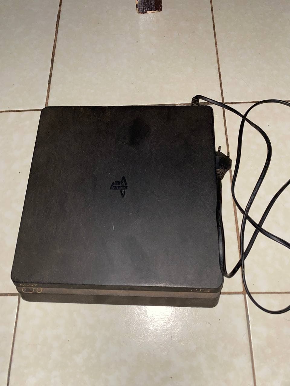 Ps4 en bon état à vendre pour 70.000