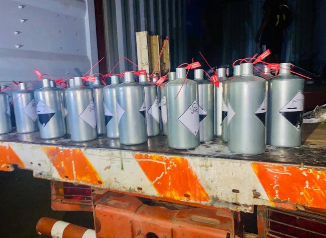 Mercure blanc de très bonne qualité et conserver de manière professionnelle. 4million le bidon. Vous