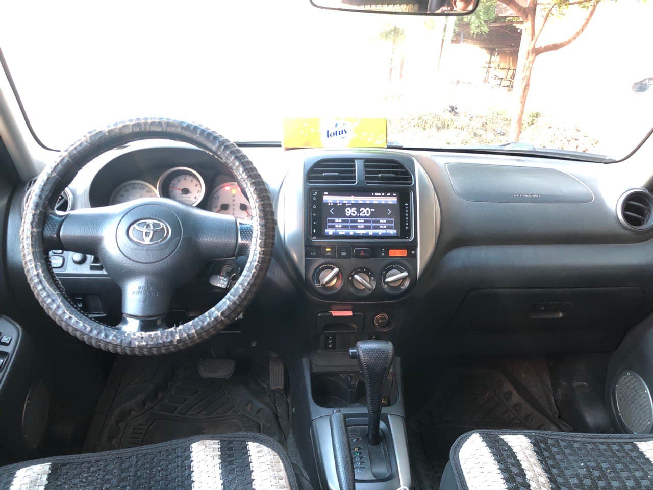 Toyota RAV4 intermédiaire de 2005 version Américaine elle n’a aucun problème on cherche 3.500
Contac