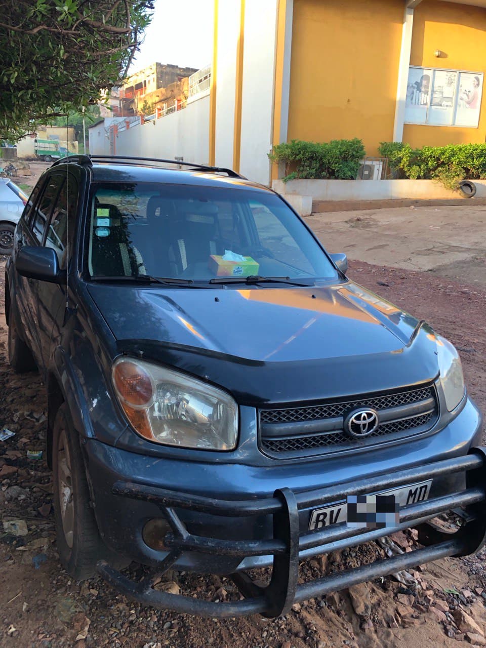 Toyota RAV4 intermédiaire de 2005 version Américaine elle n’a aucun problème on cherche 3.500
Contac