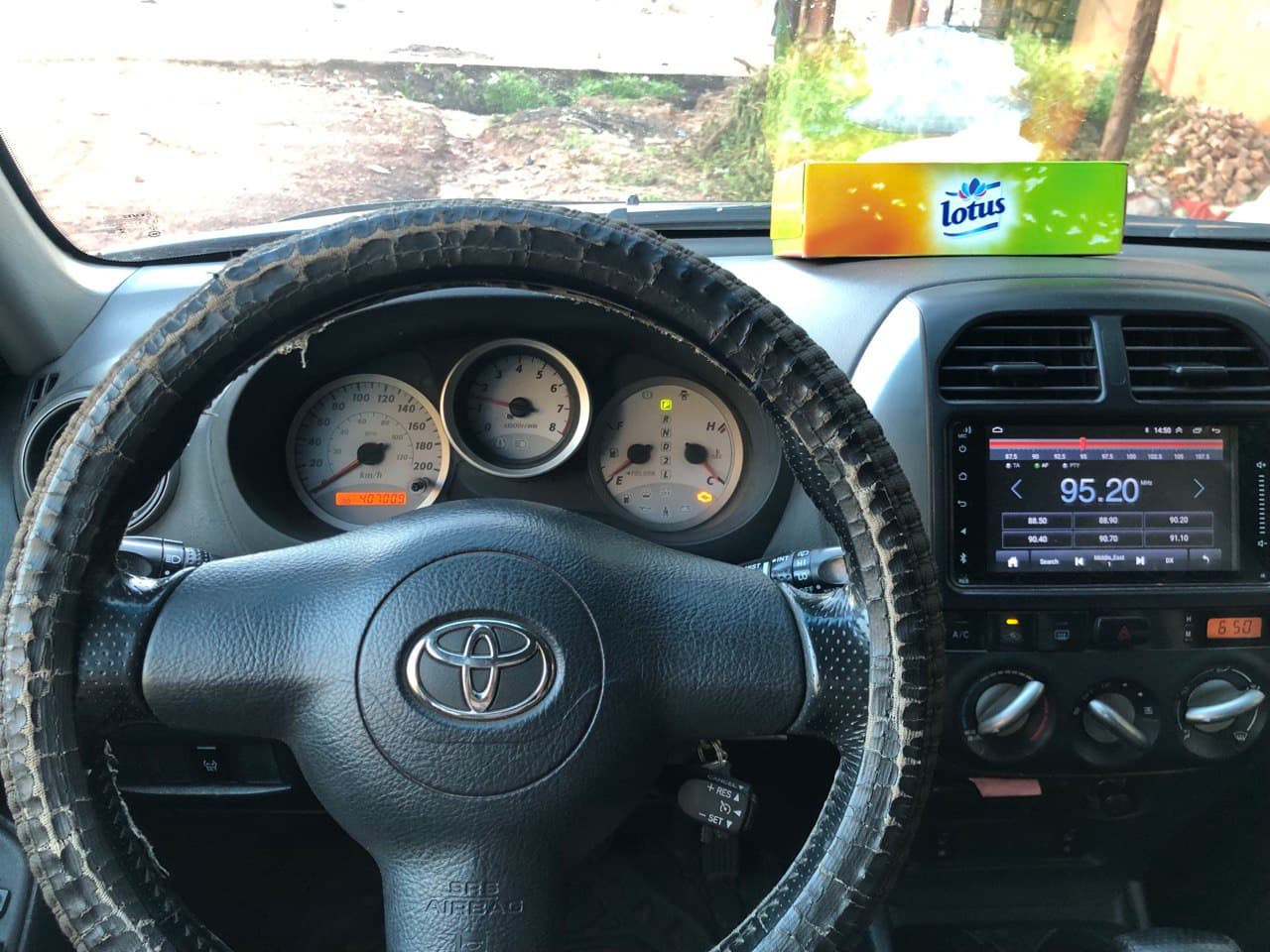 Toyota RAV4 intermédiaire de 2005 version Américaine elle n’a aucun problème on cherche 3.500
Contac