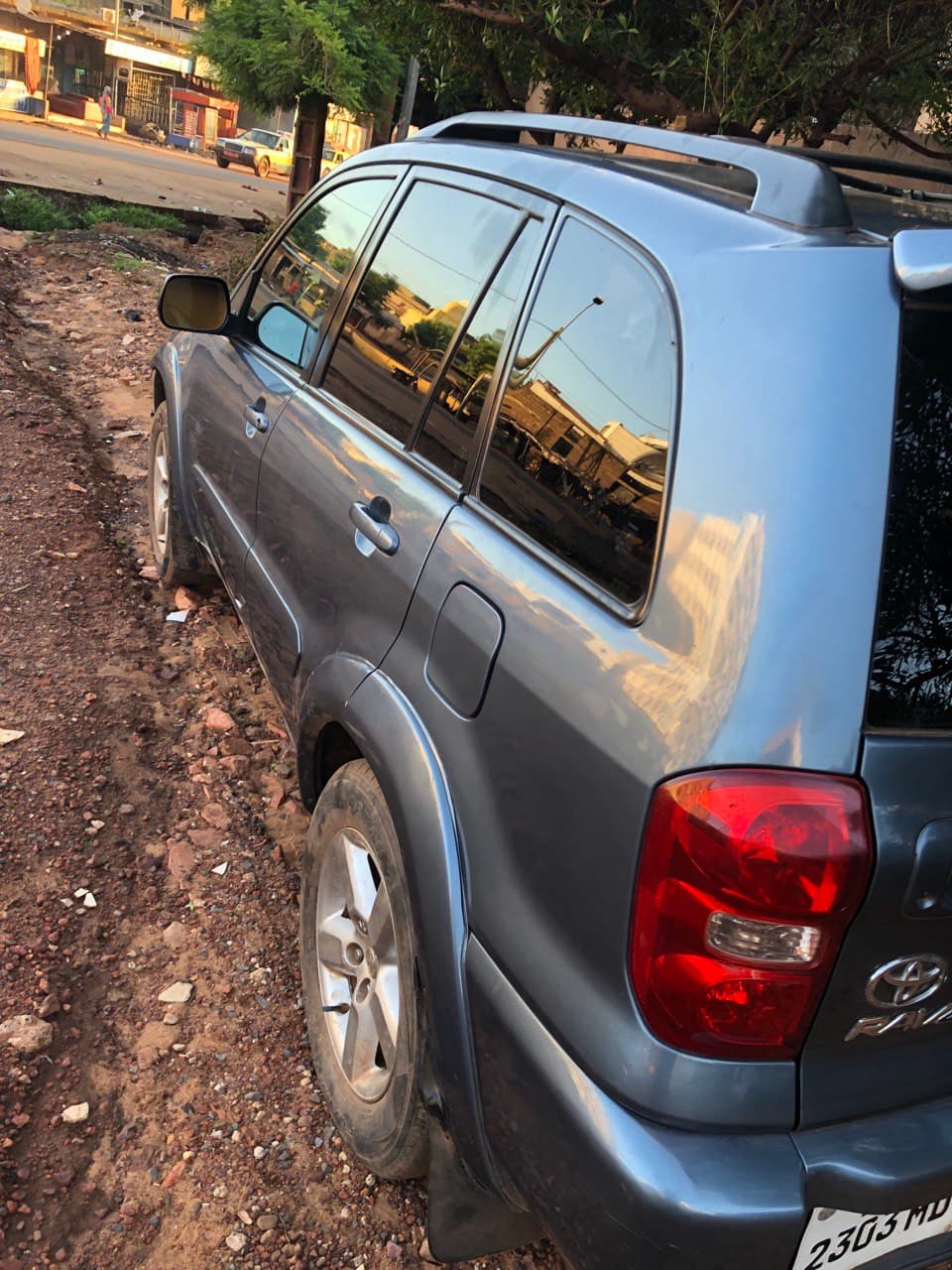 Toyota RAV4 intermédiaire de 2005 version Américaine elle n’a aucun problème on cherche 3.500
Contac