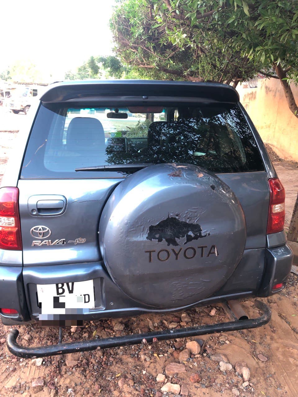 Toyota RAV4 intermédiaire de 2005 version Américaine elle n’a aucun problème on cherche 3.500
Contac